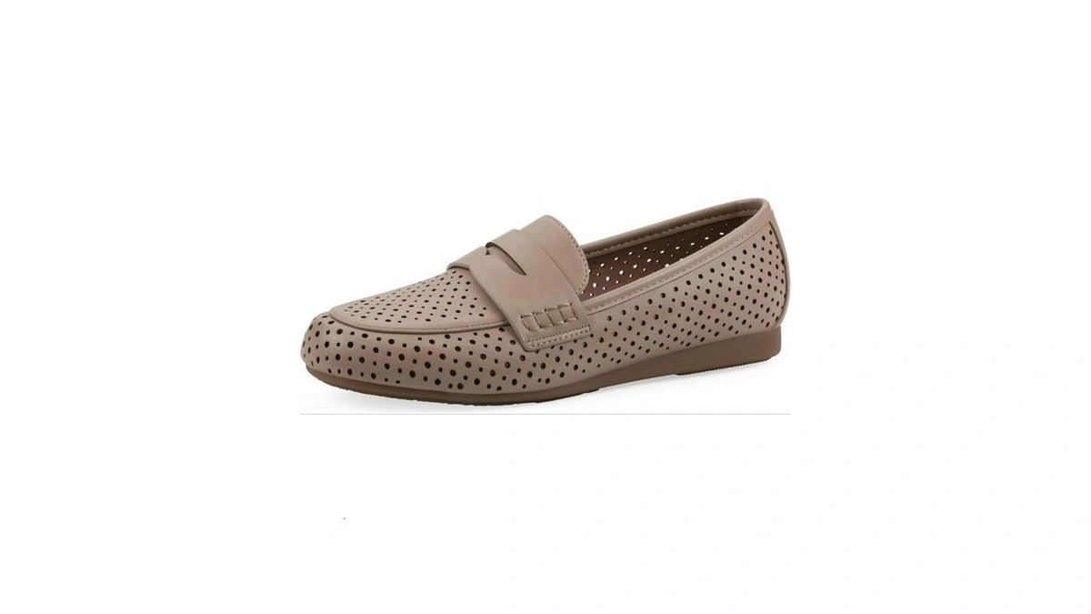 White Mountain Women's Wallace Moc Penny Loafer, Sand/smooth, 10 M