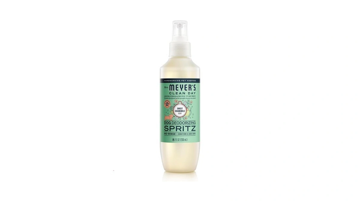 Mrs. Meyer's Clean Day Dog Deodorizing Spray, Sweet Chamomile Scent,