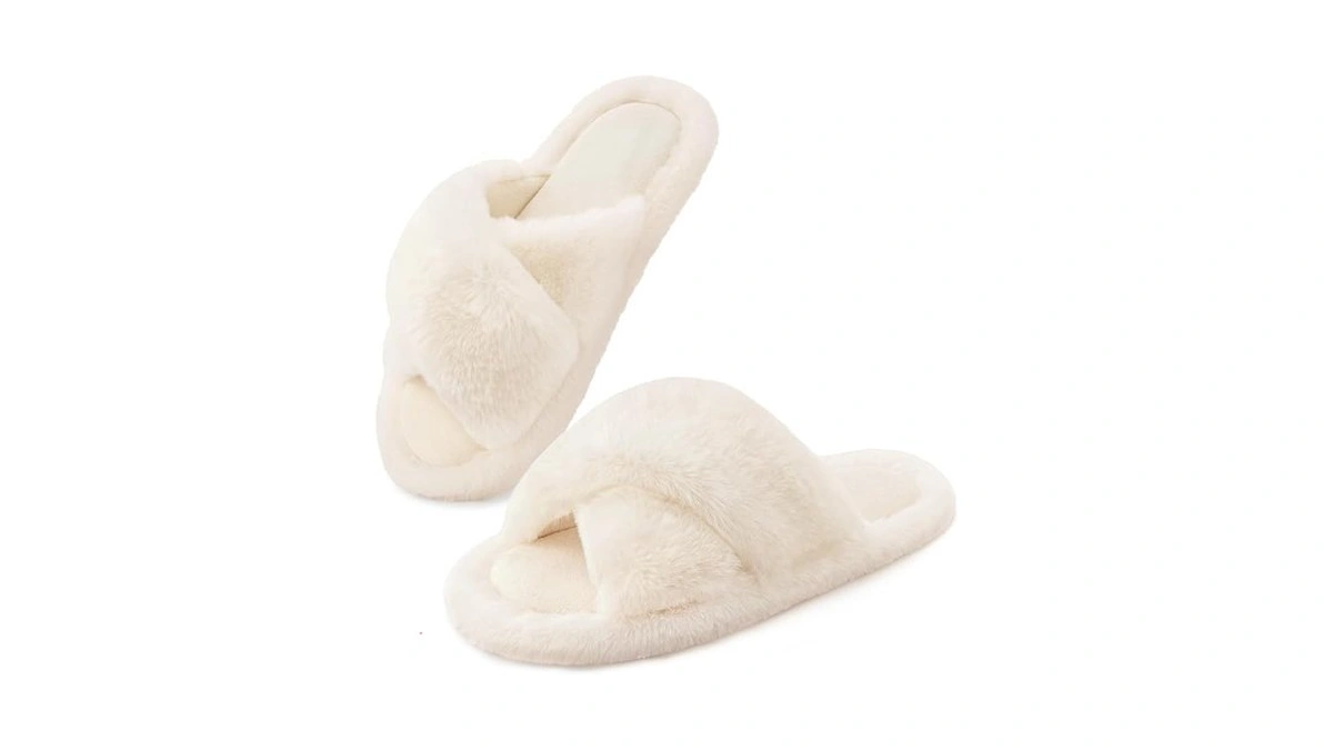 Amazon : Snug Leaves Women's Fluffy Open Toe Slip