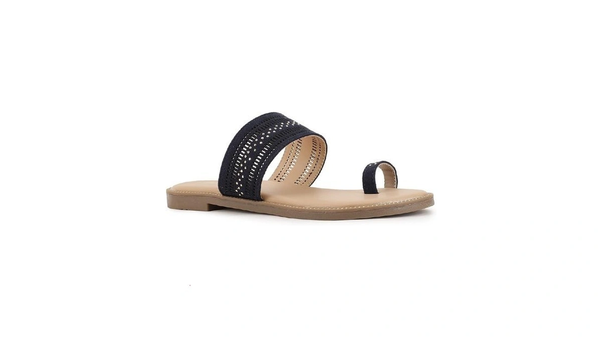 Bata Women’s Flats Sandals, Lightweight Flip Flop With Cushioned Footbed,