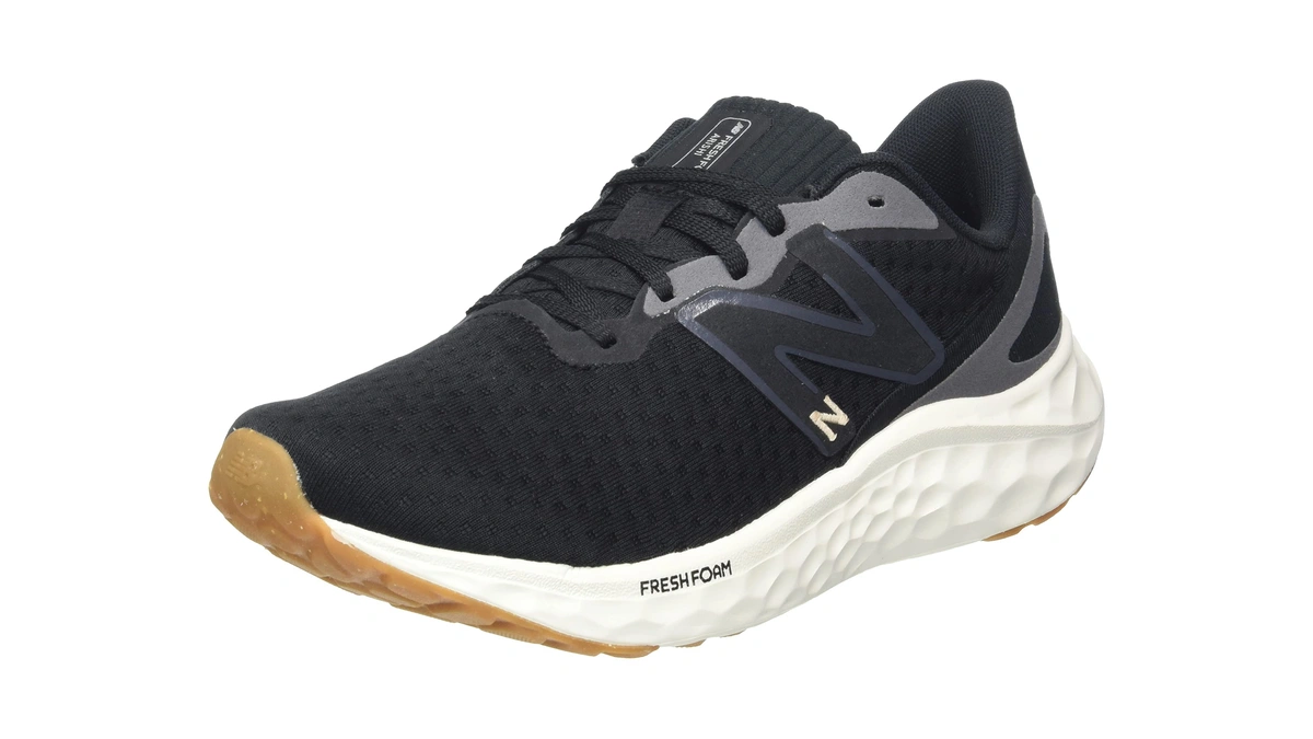 New Balance Women's Fresh Foam Arishi V4 Running Shoe, Black/light