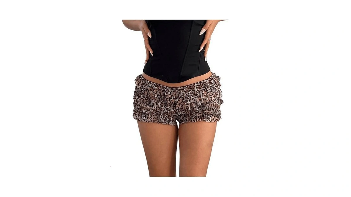 Amazon : Makemechic Women's Ruffle Mini Shorts Cr
