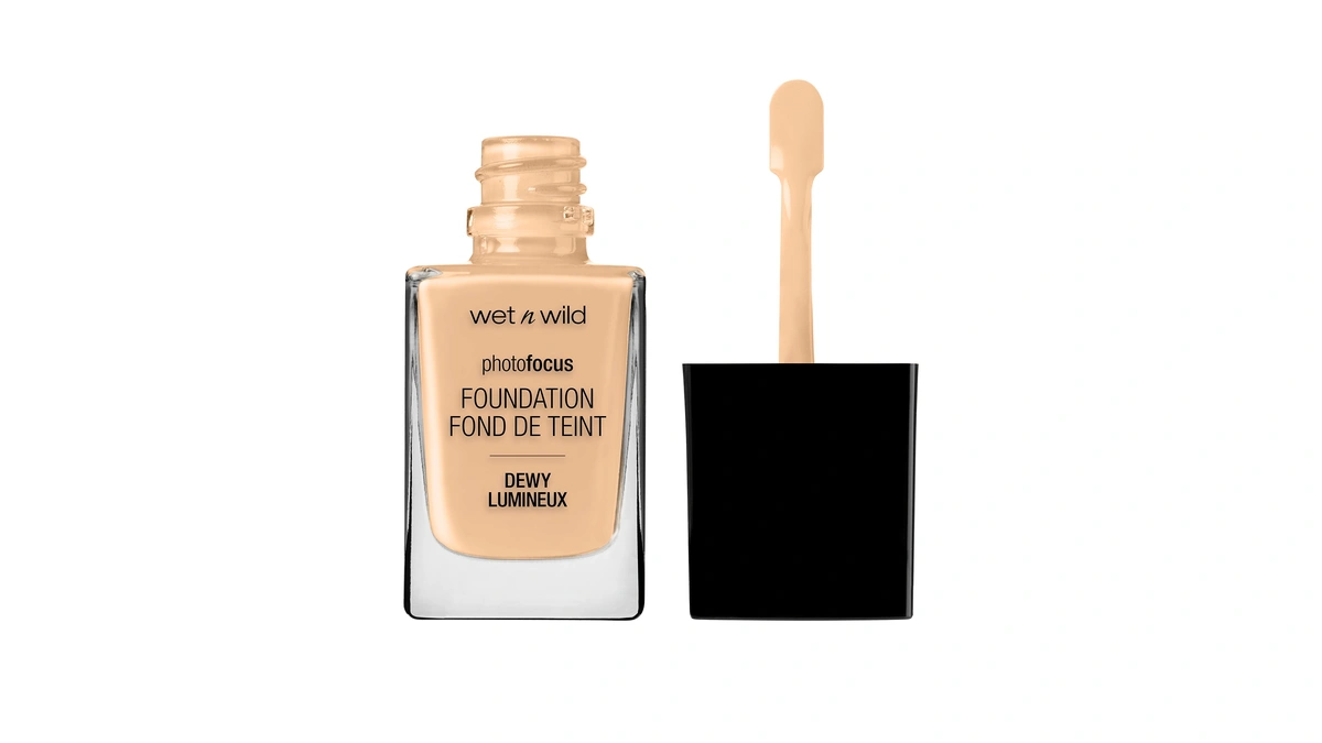 Wet N Wild Photo Focus Dewy Liquid Foundation Makeup, Soft