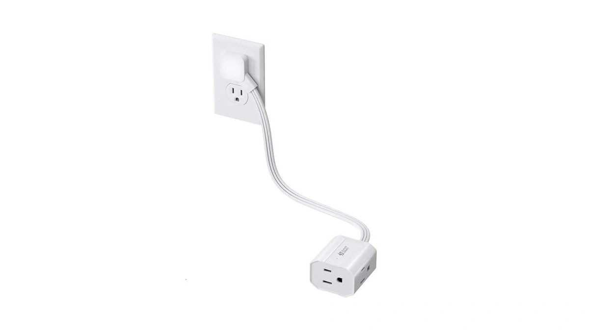 Short Extension Cord 1.5ft, Superdanny Flat Plug Power Strip, 13a