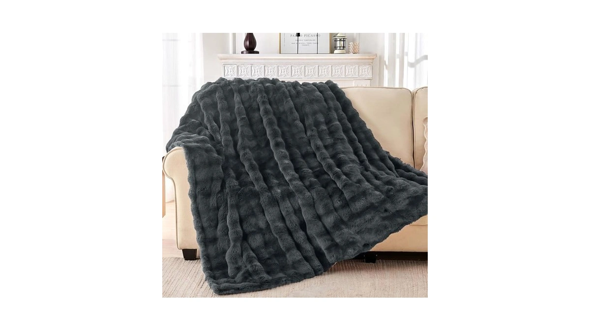 Luxury Faux Rabbit Fur Throw Blanket, Soft Bubble Fluffy Blanket