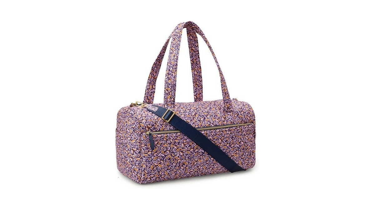 Amazon Essentials Women's Quilted Weekender Duffel Gym Bag With Trolley