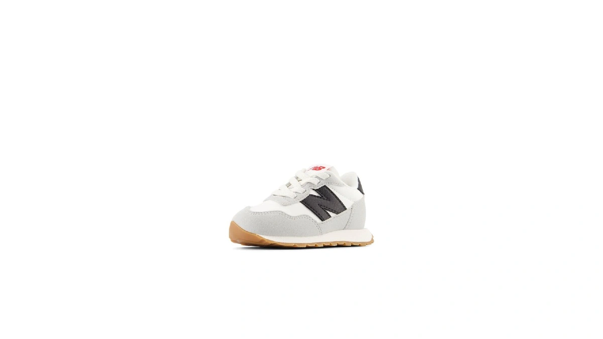 New Balance Kids Bungee Sneaker White Black