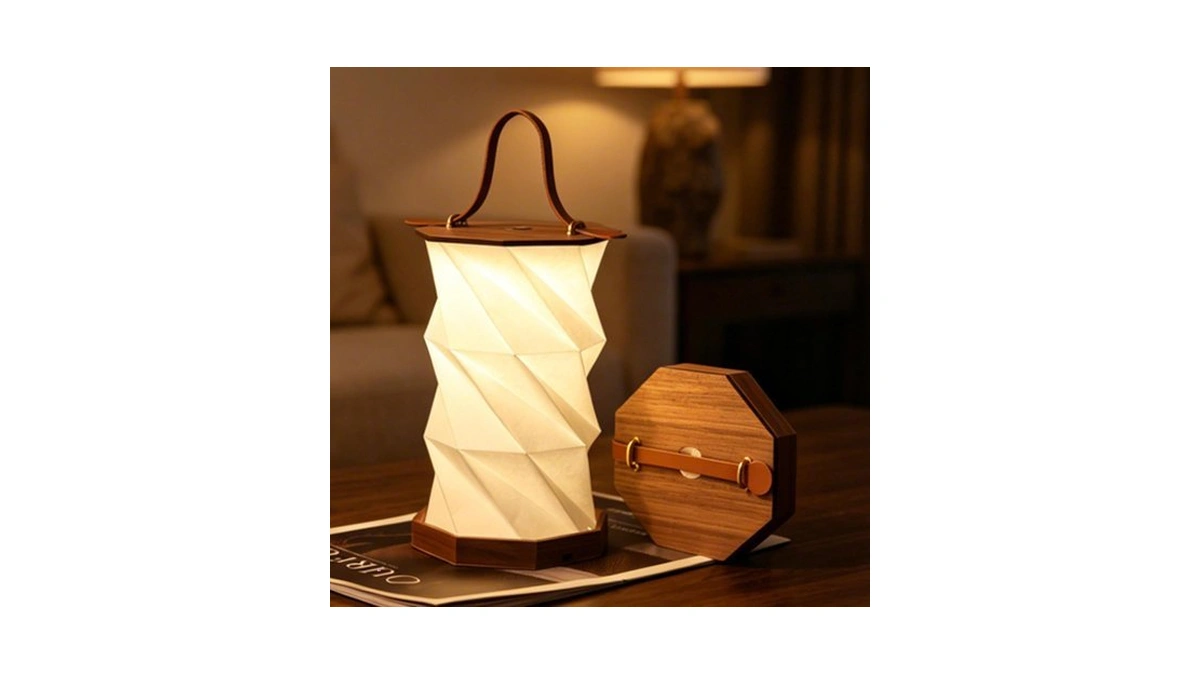 Ba Sus Wooden Rotating Table Lamp, Warm Light Design With