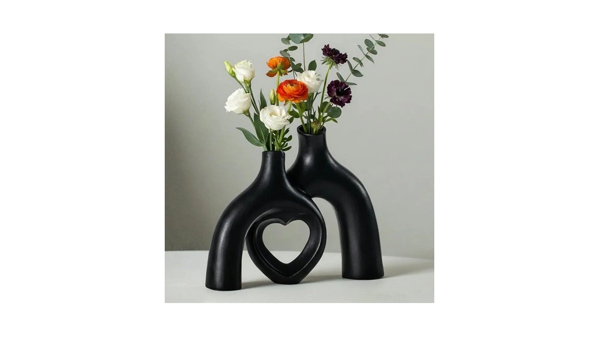 Liotww Matte Black Heart Shaped Ceramic Flower Vase