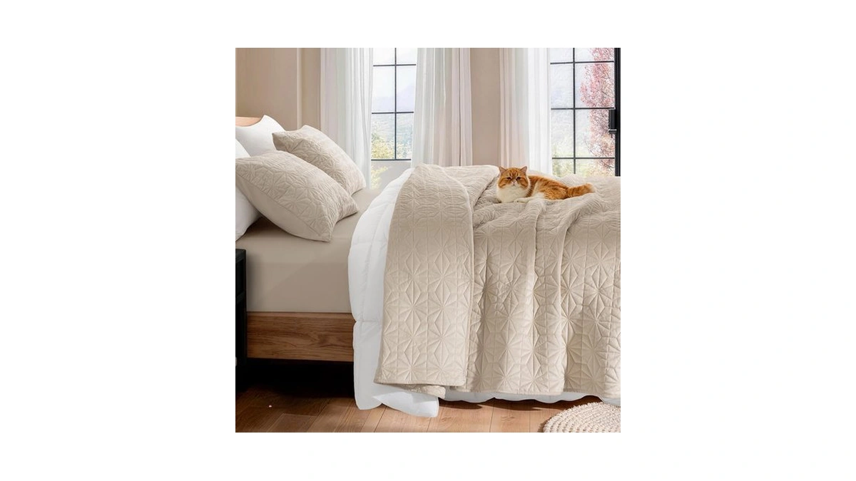 Uqocnh Luxury Velvet Quilt Set King Size 3 Piece, Soft