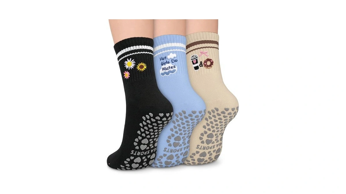 Blongw Pilates Socks For Women, Cute Non-slip Grip Crew Socks