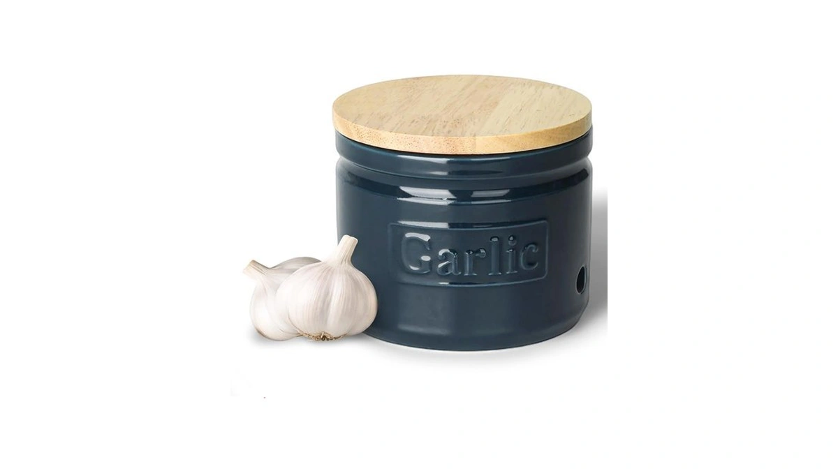 Leetoyi Ceramic 4.1-inch Garlic Keeper With Wooden Lid, Garlic Holder