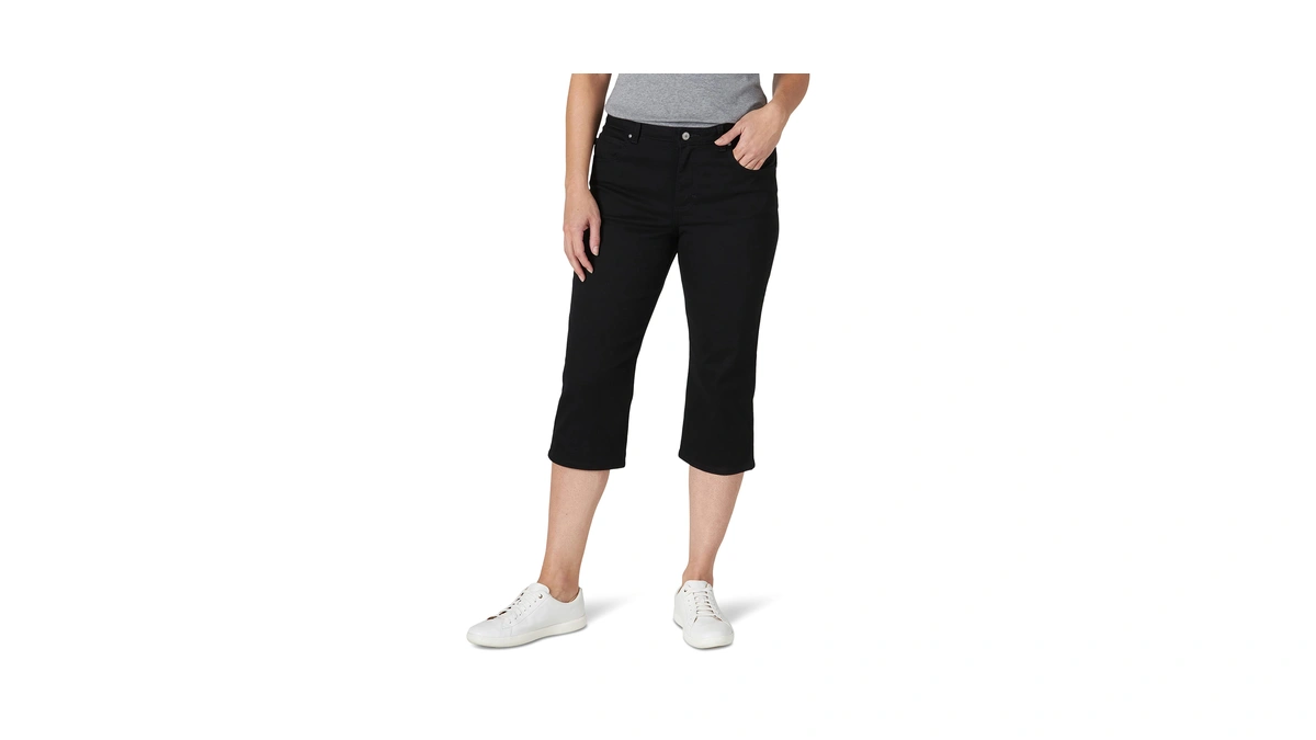 Lee Women's Relaxed Fit Capri Jean Black 14