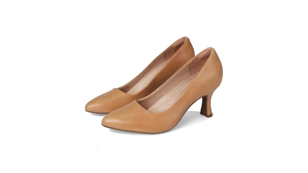 Clarks Collection Women's Kataleyna Gem Pump, Warm Beige Leather, 6