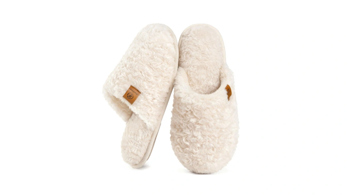 Everfoams Women's Fuzzy Slippers Cozy House Shoes Cream White, 7-8